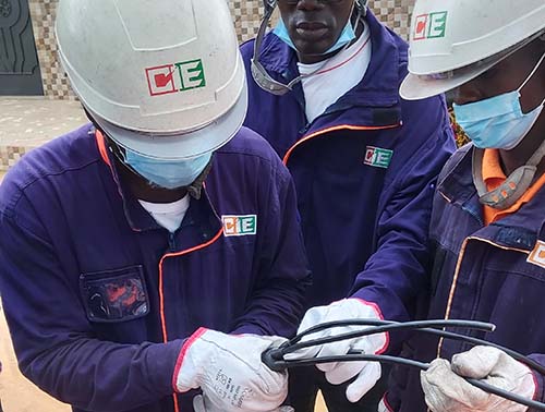 CIE Les techniciens de la CIE installent un kit d'épanouissement Michaud