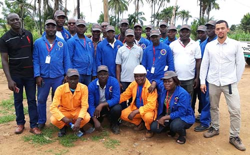 Equipe CEET L'équipe de la CEET en compagnie de Carlos, ingénieur chez Michaud Export