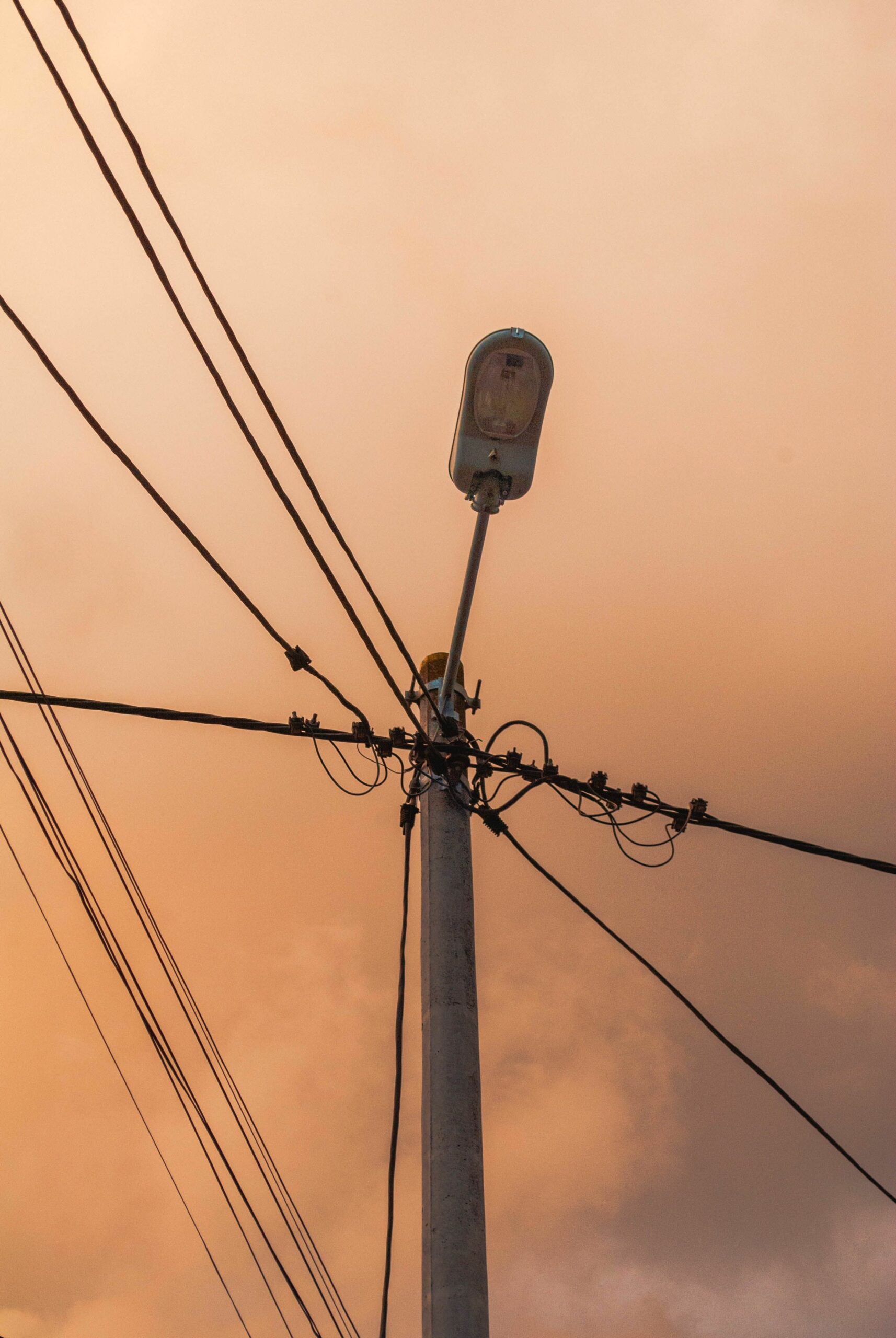 pexels-bryan-almeida-2155339530-35032702 Ligne électrique BT